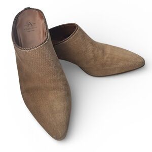 Aquatalia Women's tan mules